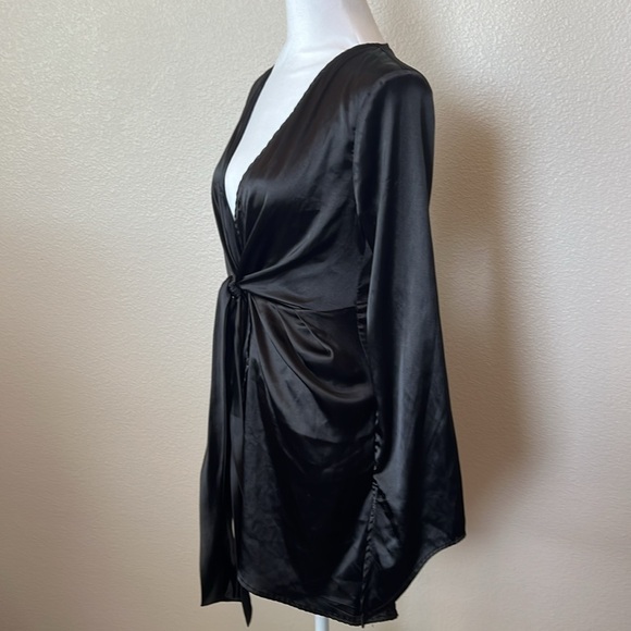 SHEIN- Long sleeve mini dress ties in the front - Picture 5 of 15